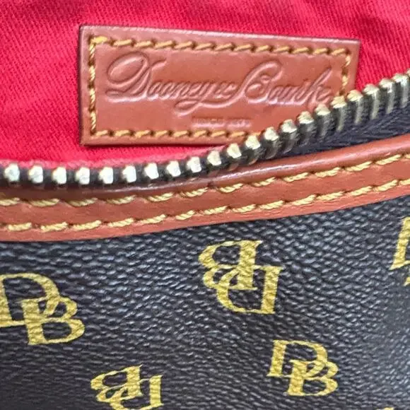 Dooney & Bourke hobo adjustable strap shoulder bag - Picture 5 of 8